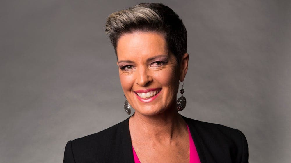 Portrait of the author Tracey Lee Holmes