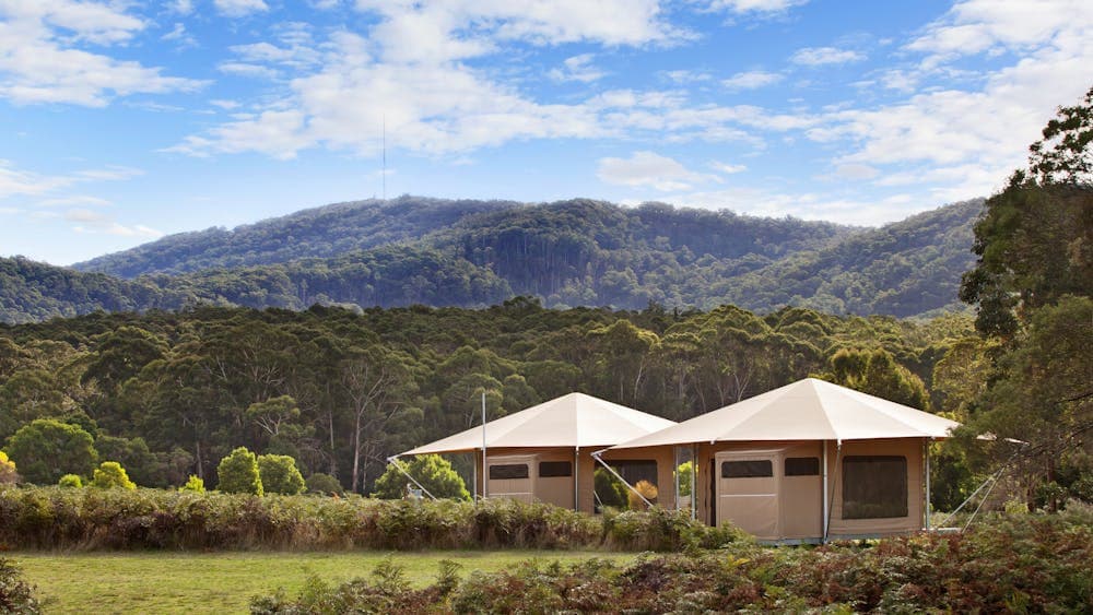 2 Glamping tents set in amhitheathre of mountians