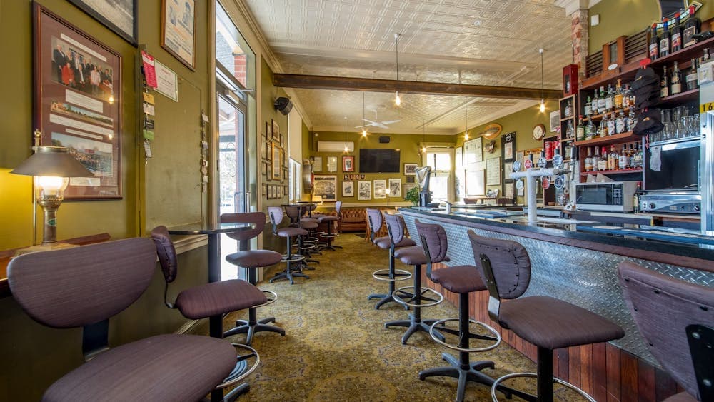 Bar to the north