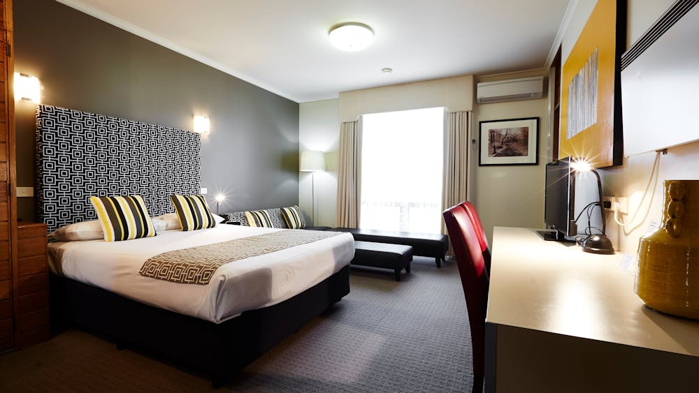 Sovereign Park Motor Inn