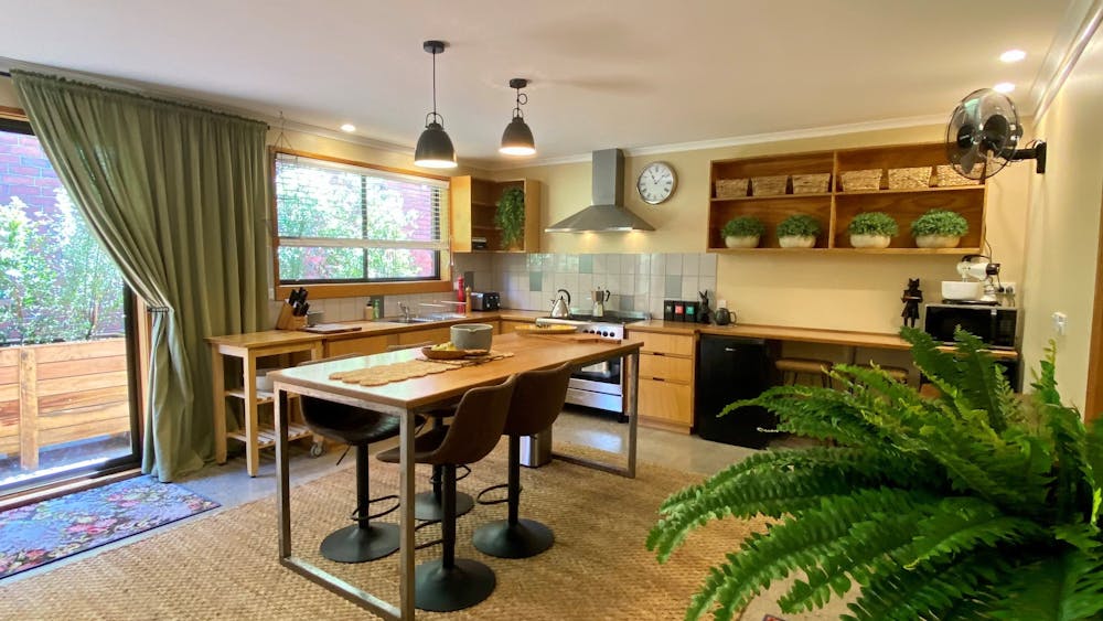 313LYDIARDgeneral.stay