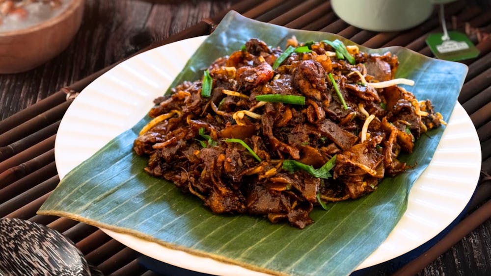 Stir-fried key meow with prawns, sambal,egg, veggies and fish cake.