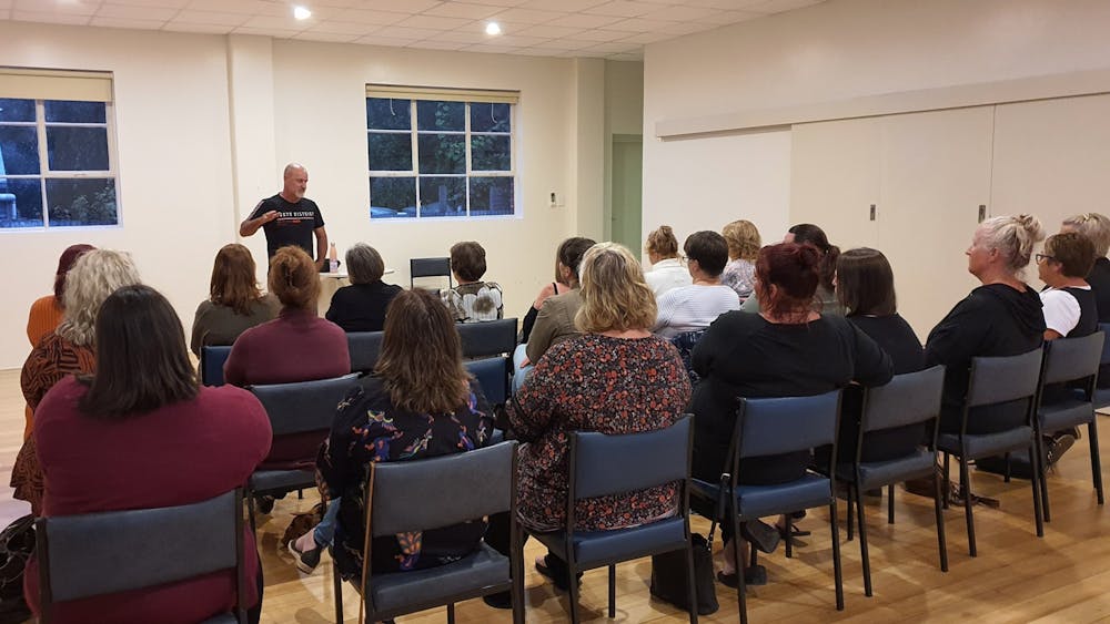 Aussie medium, Simon Hay speaking to an audience at a mediumship event