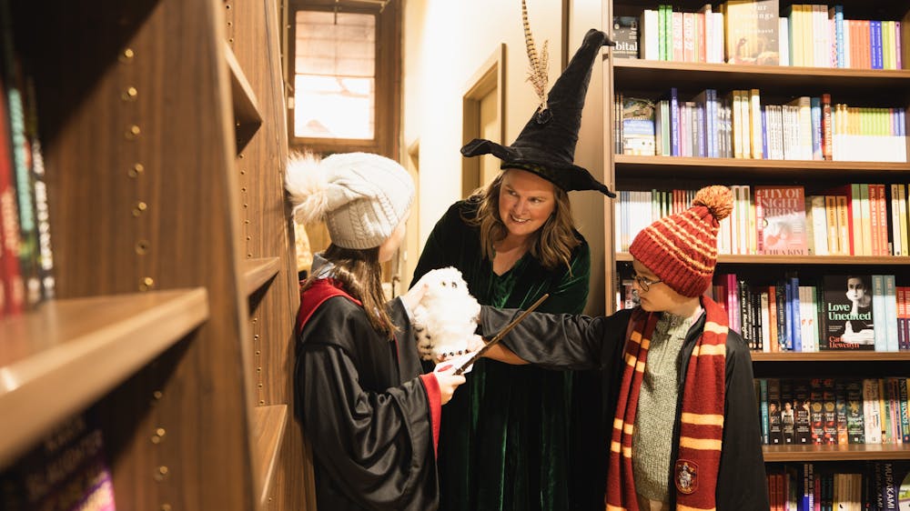 Professor McGonagall shows Hedwig the owl to two children dressed in Harry Potter costumes