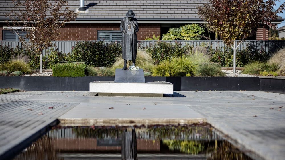 Statue of grieving mother