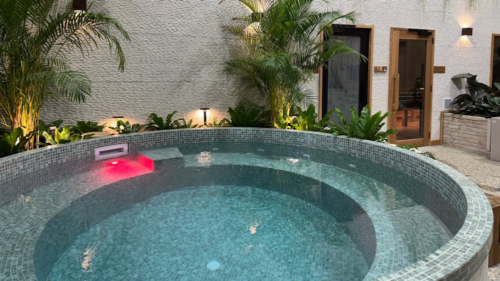 Warm pool that can hold 12 people and has a depth of 1.5 metres