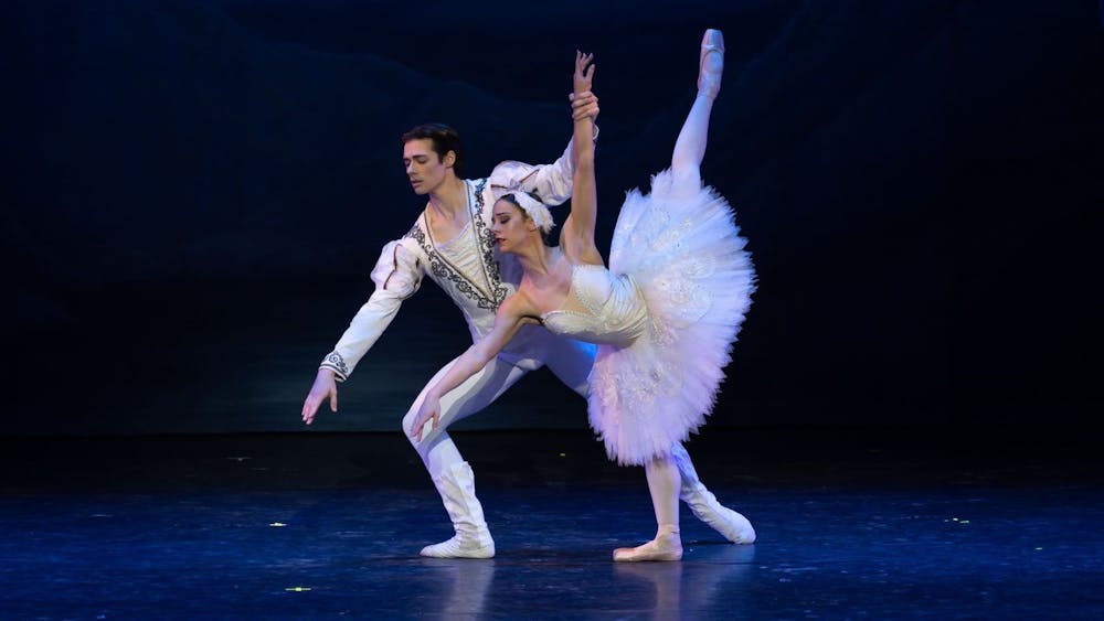 The two leads of Swan Lake dancing