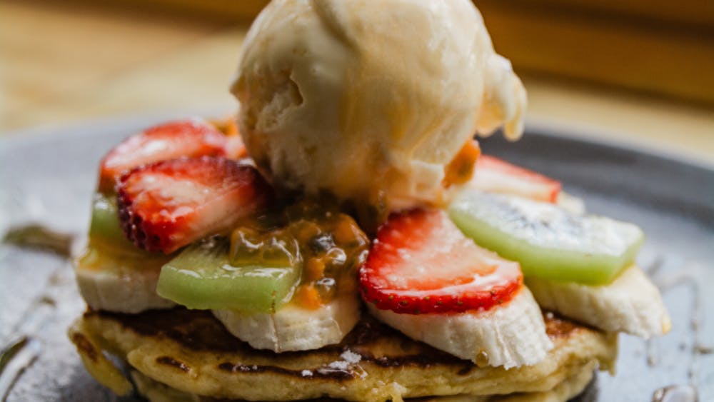 Pancakes with fresh fruit, ice cream & Maple syruo