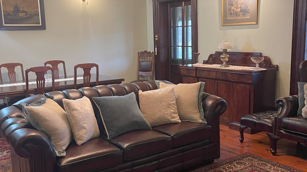 MAIN LOUNGE 2